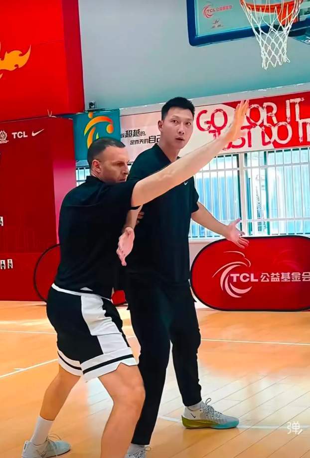 B体育官方入口-恭喜广东,易建联终于回归了,重返球场,新岗位曝光,朱芳雨期待